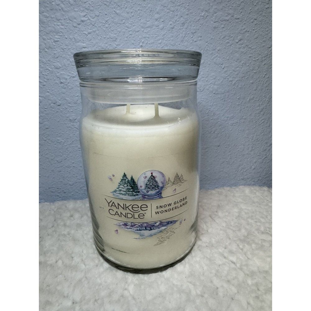 Yankee Candle "SNOW GLOBE WONDERLAND" 2-Wick 20 oz Christmas Holiday Decor. New